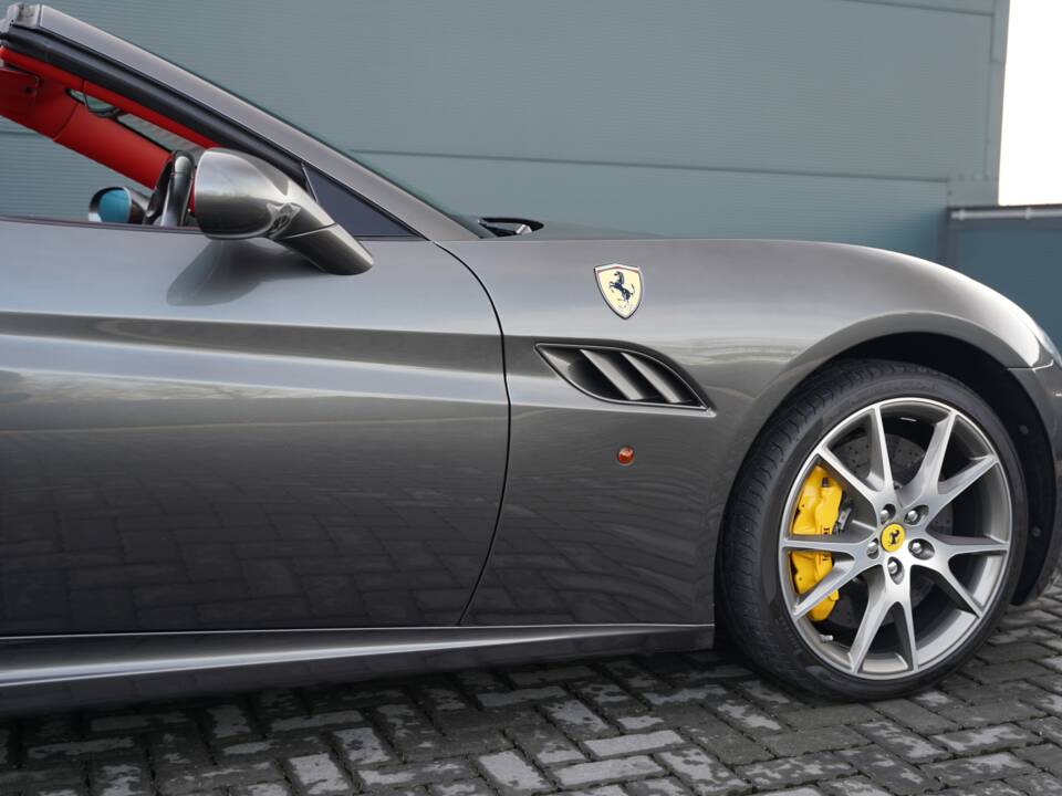 Image 47/50 of Ferrari California (2009)