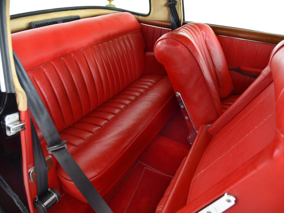 Bild 28/38 von Mercedes-Benz 220 SE (1960)