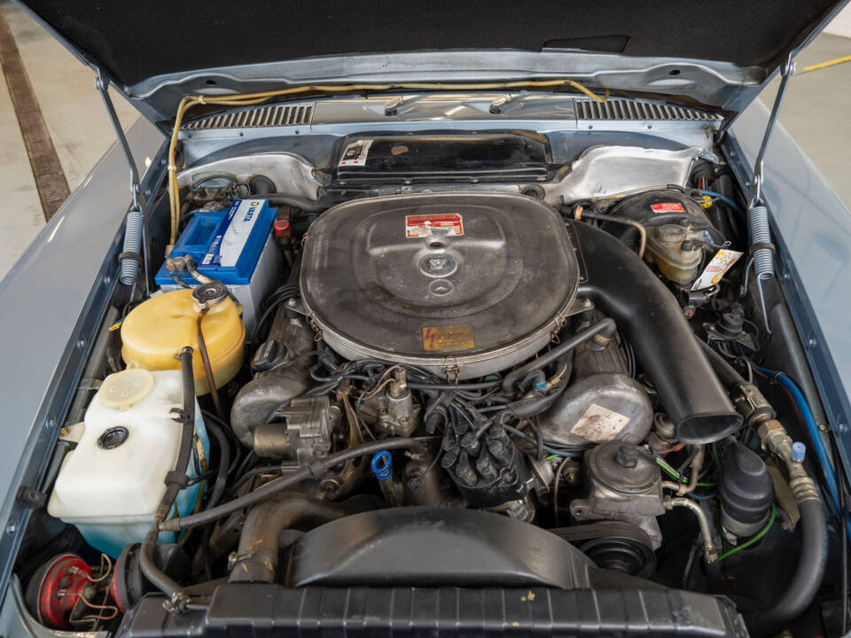 Immagine 13/33 di Mercedes-Benz 500 SL (1985)