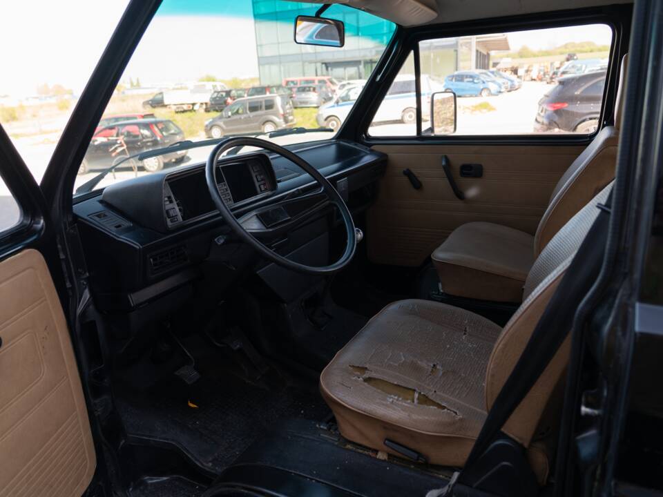 Bild 3/16 von Volkswagen T3 Kombi 1.6 D (1985)