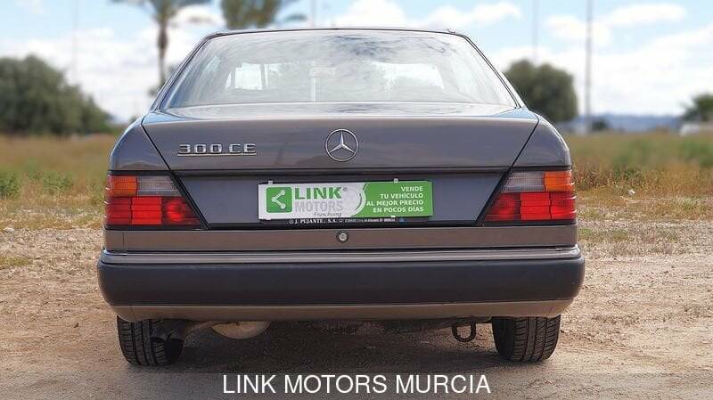 Immagine 5/10 di Mercedes-Benz 300 CE (1991)