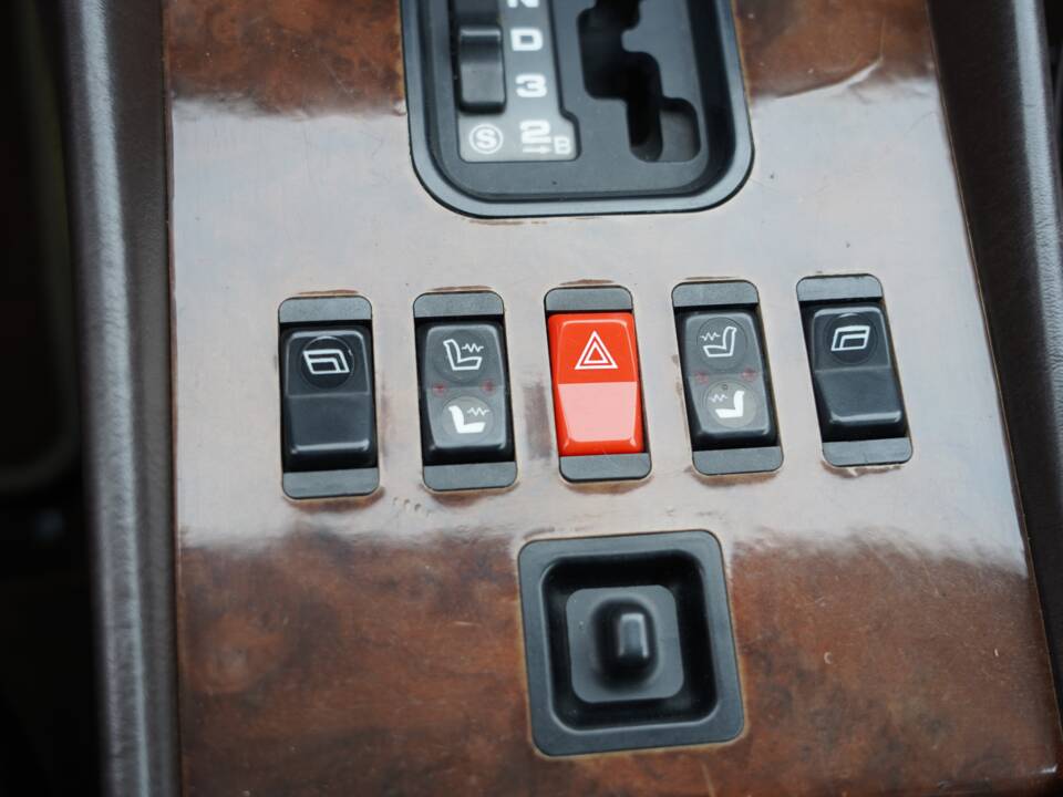 Image 14/17 of Mercedes-Benz 420 SL (1986)