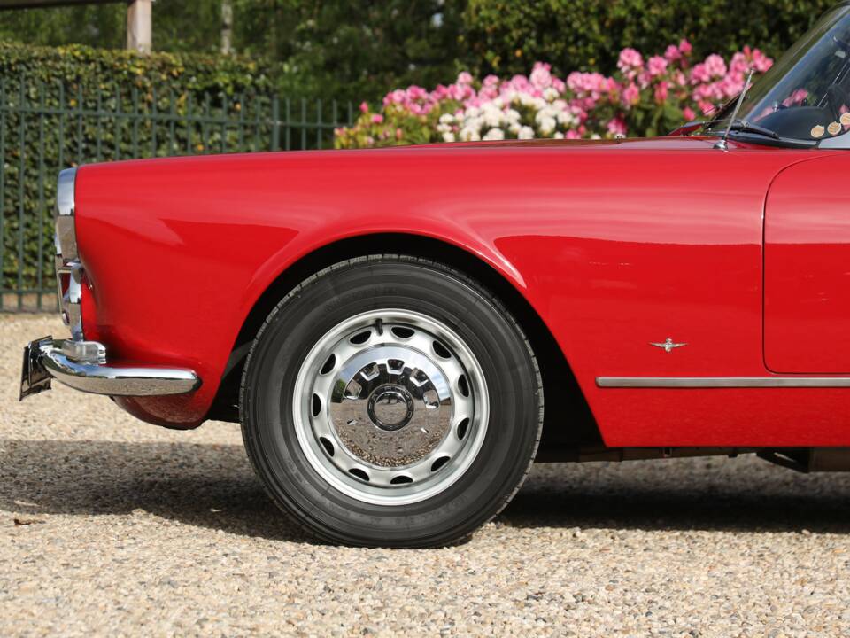 Image 26/50 of Alfa Romeo 2600 Spider (1962)