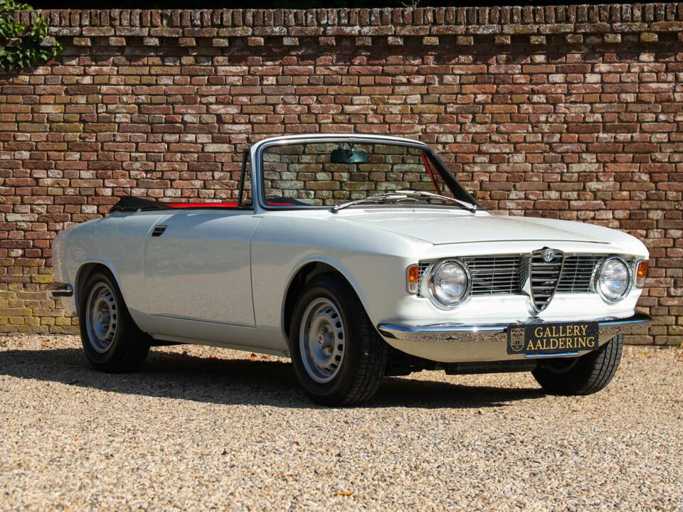 Image 14/50 of Alfa Romeo Giulia 1600 GTC (1966)