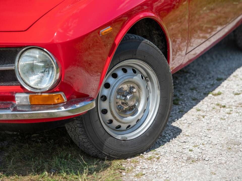 Image 7/10 de Alfa Romeo Giulia GT 1300 Junior (1972)