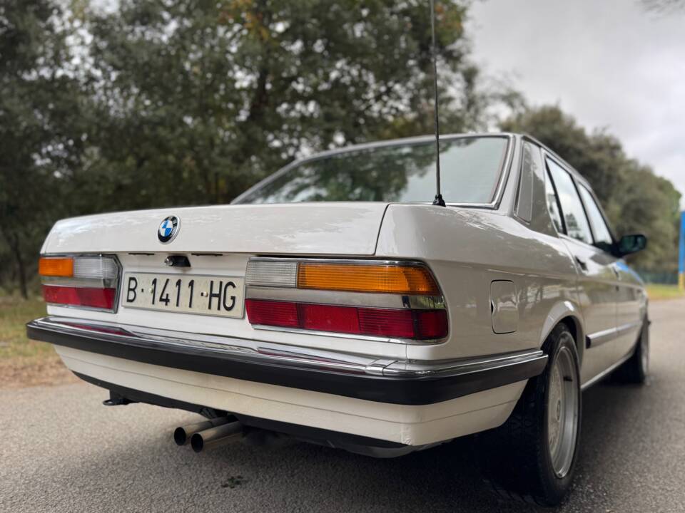 Bild 14/47 von BMW 528i (1986)