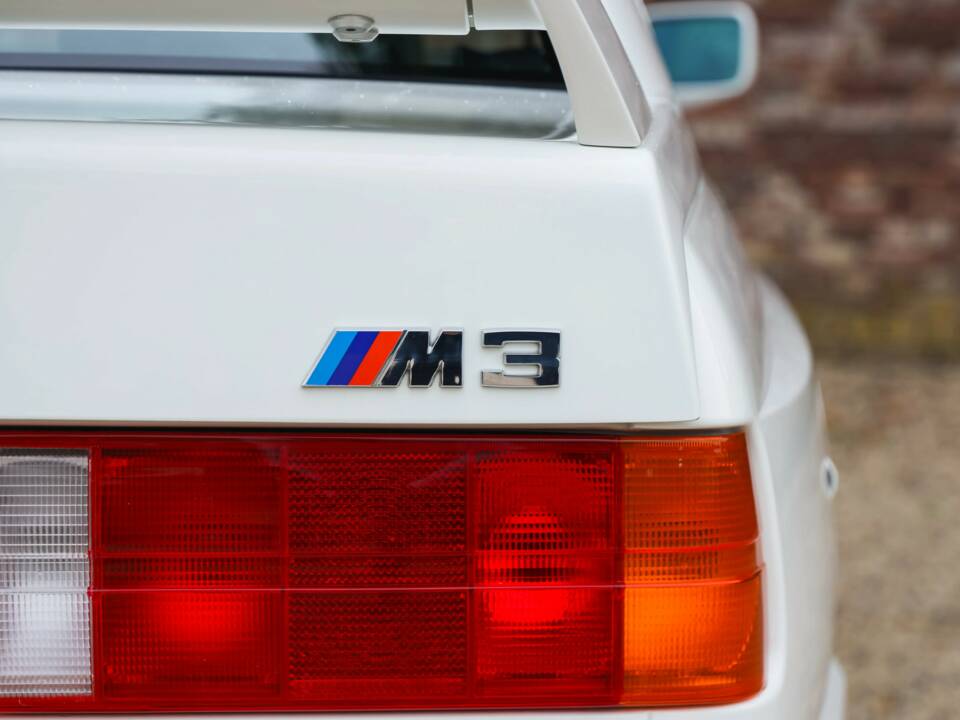 Image 13/50 of BMW M3 (1990)