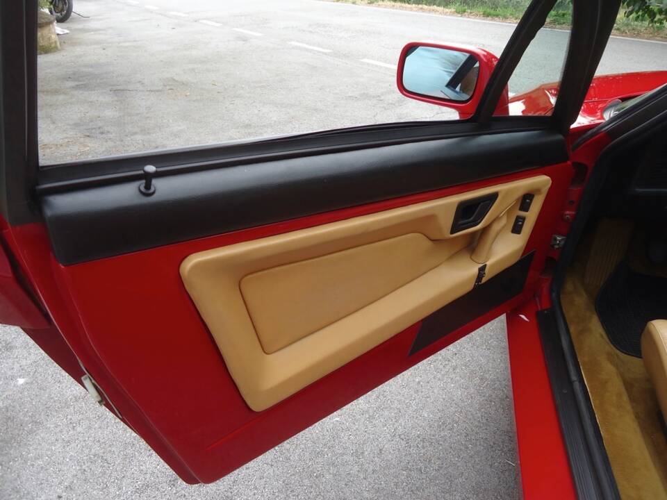 Image 17/32 of Alfa Romeo SZ (1990)