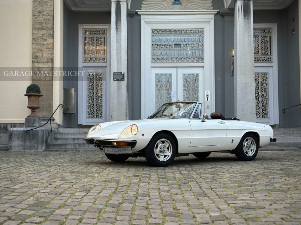 Imagen 2/98 de Alfa Romeo 2000 Spider Veloce (1981)