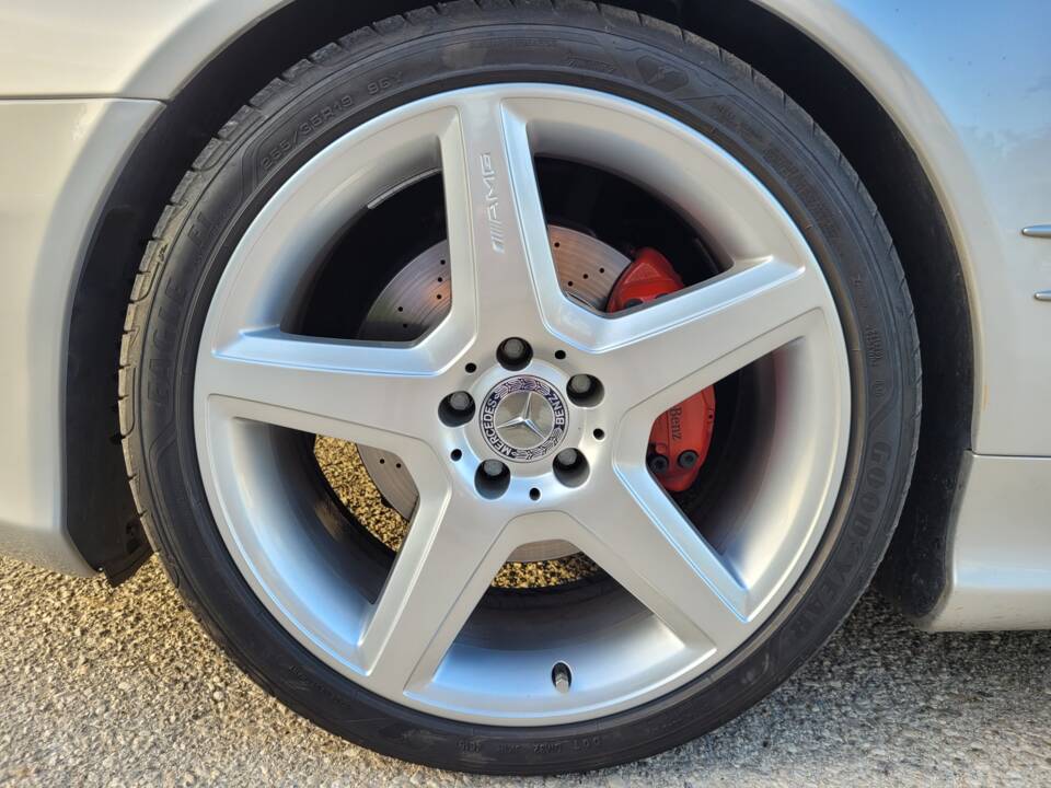 Bild 30/97 von Mercedes-Benz SL 500 (2004)