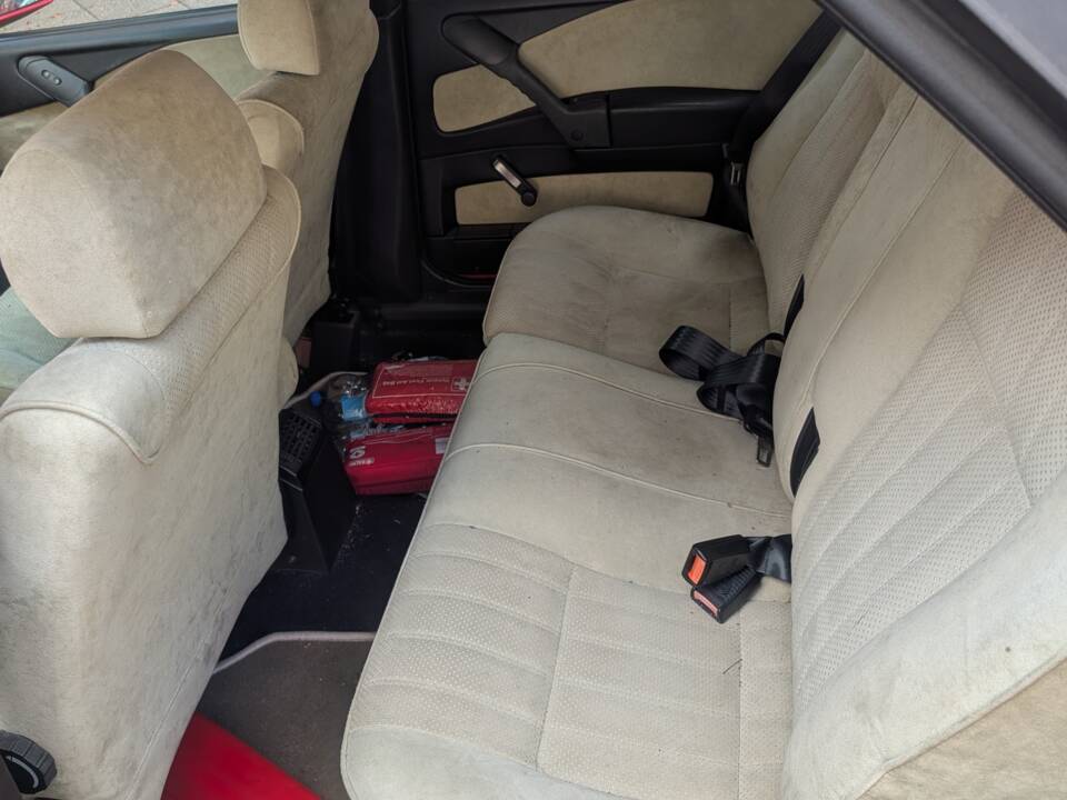 Bild 18/23 von Lancia Delta 1.6 HF (1990)