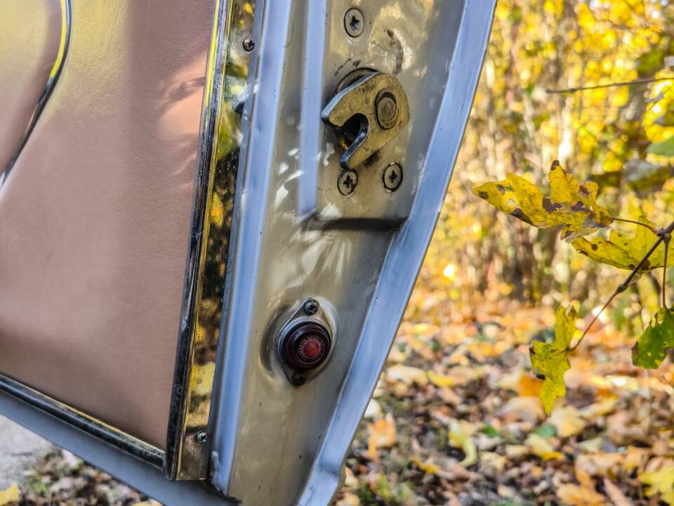 Bild 28/35 von Lamborghini Espada 400 GT (1976)