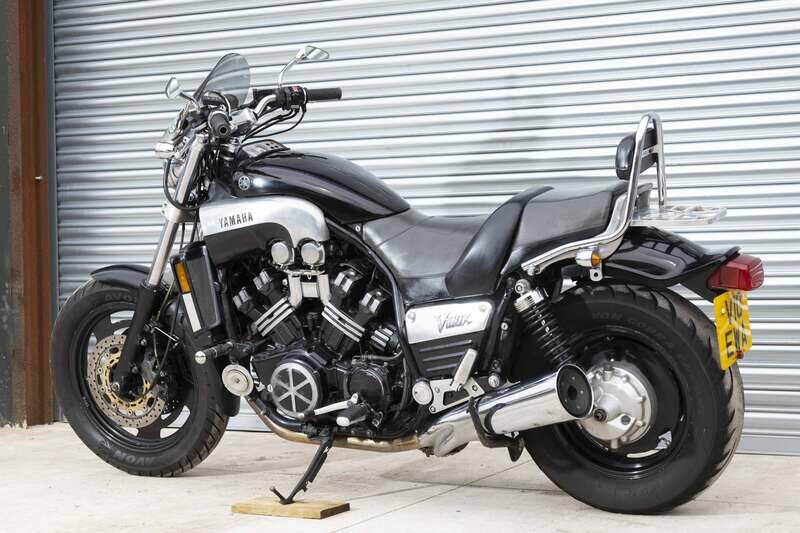 Image 3/37 of Yamaha V-Max 1200 (2000)