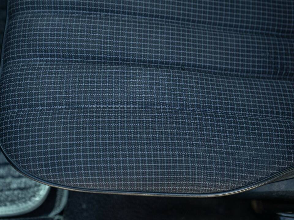 Bild 30/50 von Mercedes-Benz 190 E (1988)