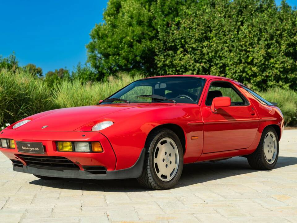 Image 4/50 de Porsche 928 S (1984)