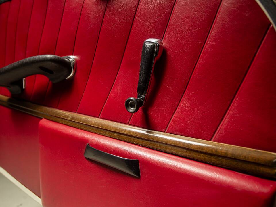 Bild 19/32 von Mercedes-Benz 220 SE b (1965)