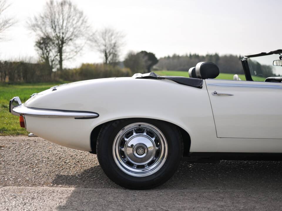 Image 26/37 de Jaguar Type E V12 (1972)