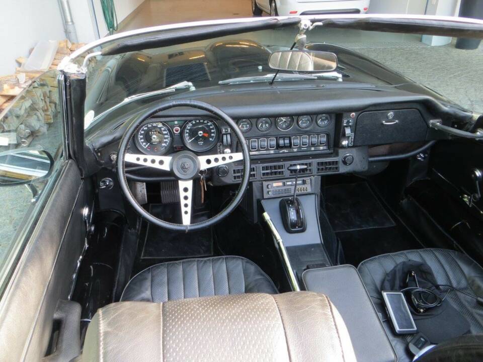Image 7/7 of Jaguar E-Type V12 (1973)