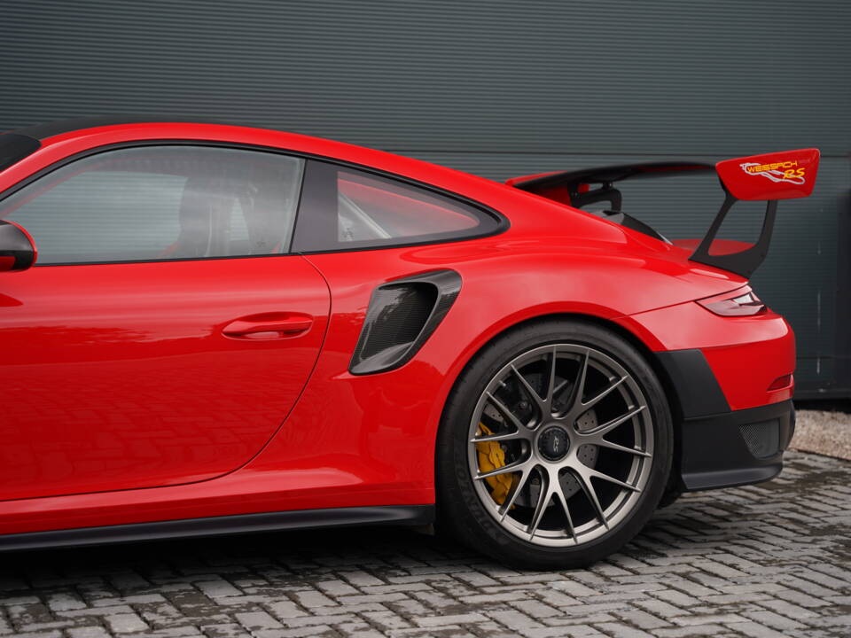 Image 38/50 de Porsche 911 GT2 RS Weissach (2018)