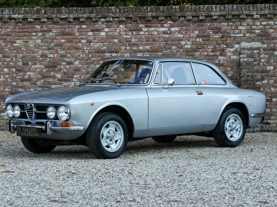 Image 15/50 of Alfa Romeo 1750 GT Veloce (1970)