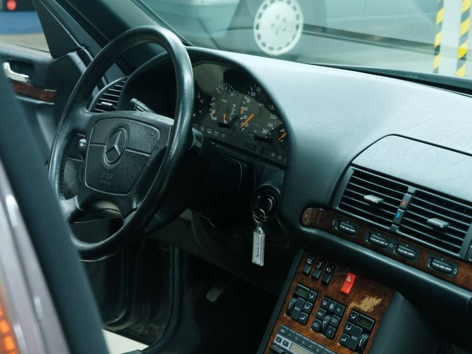 Bild 39/50 von Mercedes-Benz 400 SE (1991)