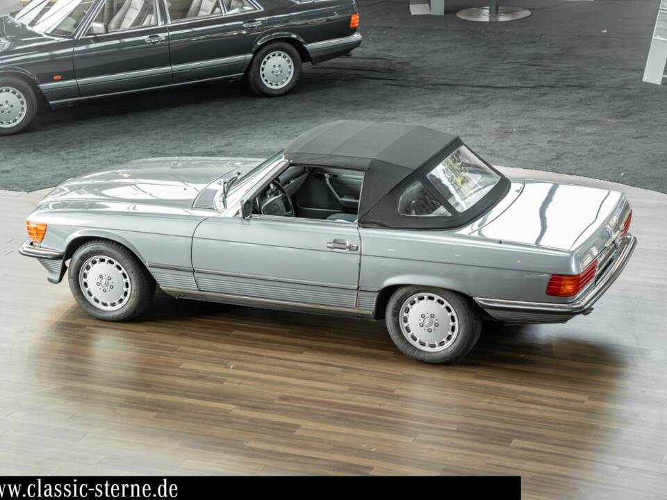 Image 9/15 of Mercedes-Benz 560 SL (1988)