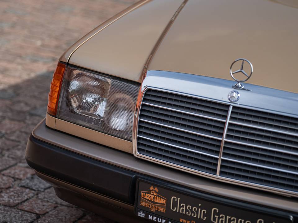 Bild 4/40 von Mercedes-Benz 300 CE (1987)