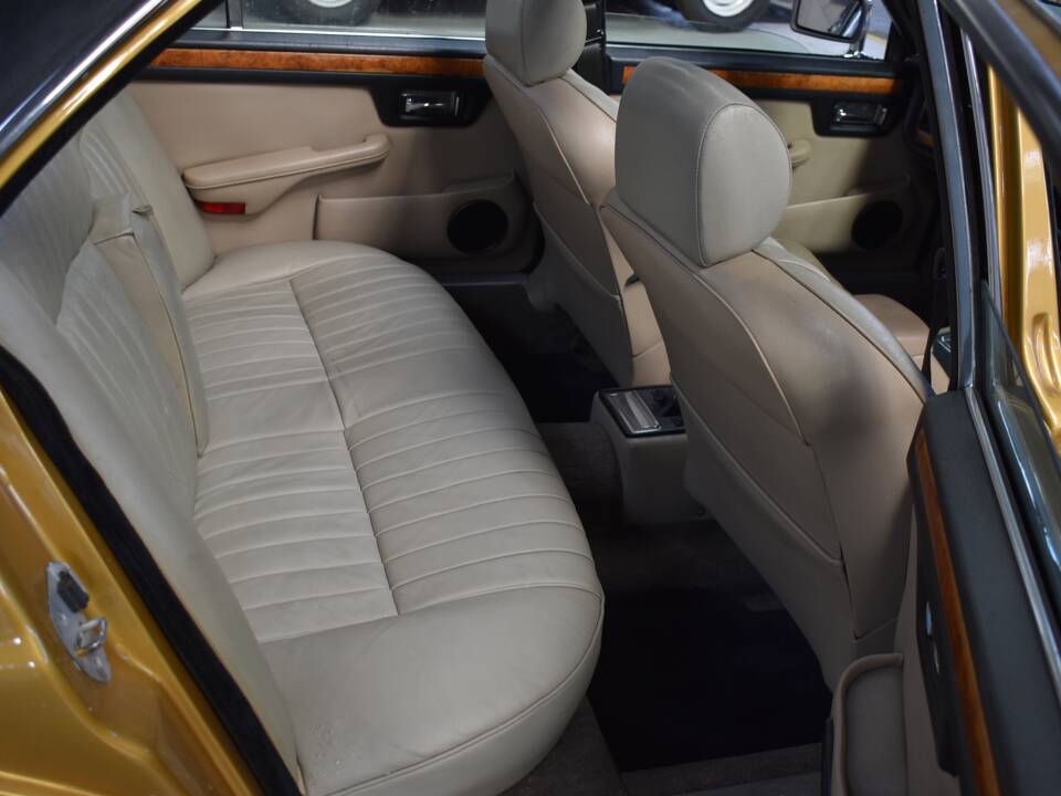 Image 29/47 of Daimler Sovereign 4.2 (1982)