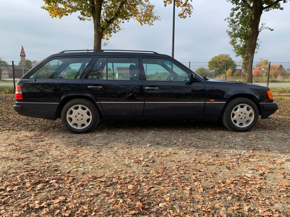 Image 18/149 of Mercedes-Benz 320 TE (1993)