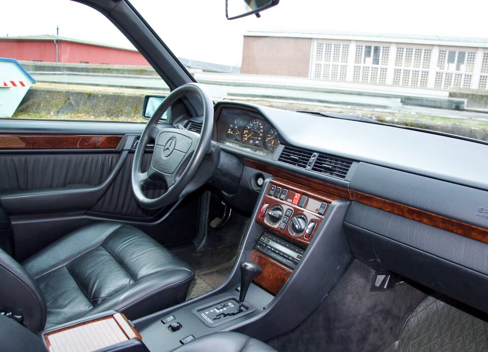 Bild 20/32 von Mercedes-Benz 280 TE (1993)