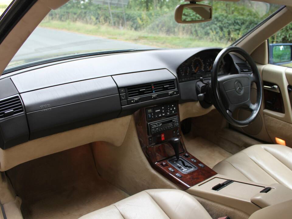 Image 11/15 of Mercedes-Benz 500 SL (1993)