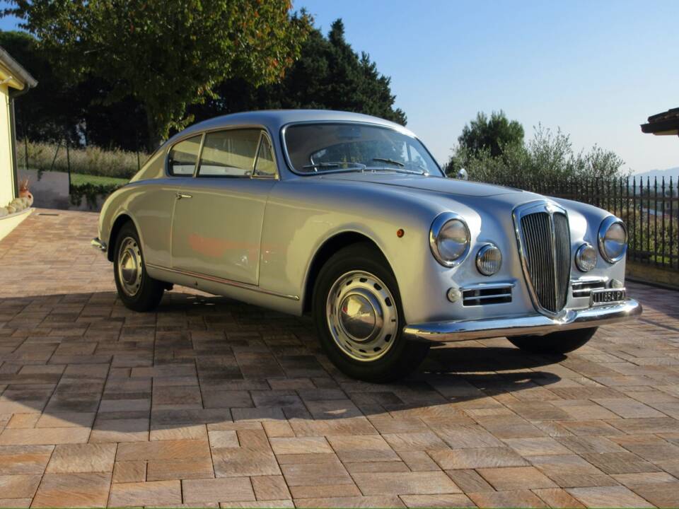Image 11/50 of Lancia Aurelia B20 GT 2500 (1957)
