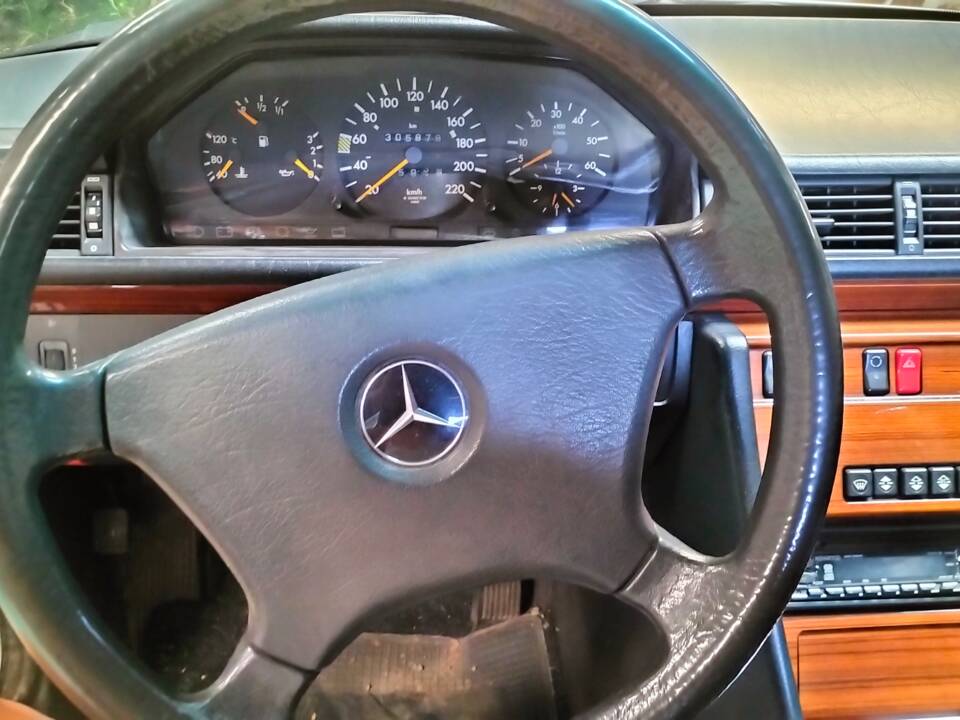 Immagine 3/4 di Mercedes-Benz 300 D (1991)