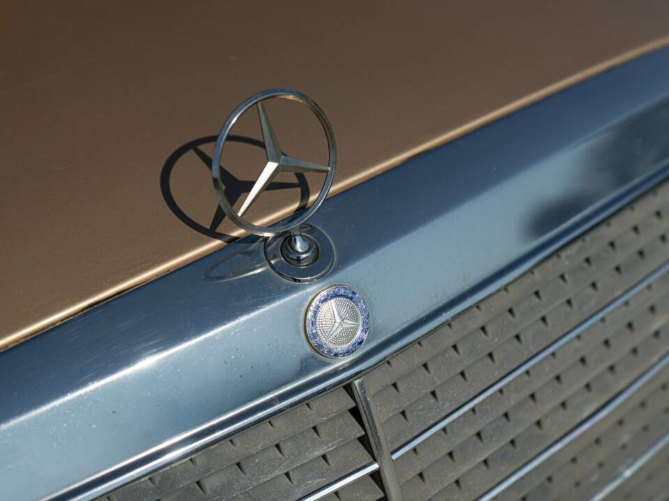 Bild 10/46 von Mercedes-Benz 300 CE (1988)