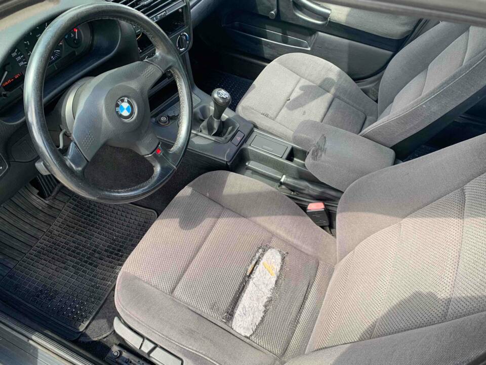Bild 4/6 von BMW 316i (1994)