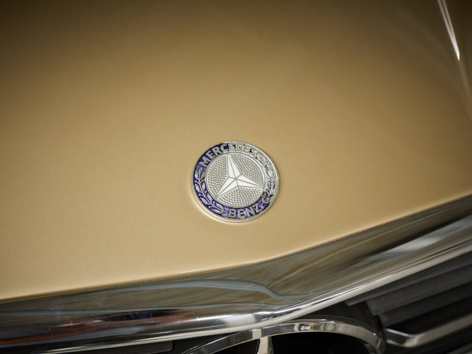 Image 21/99 of Mercedes-Benz 300 SL (1987)