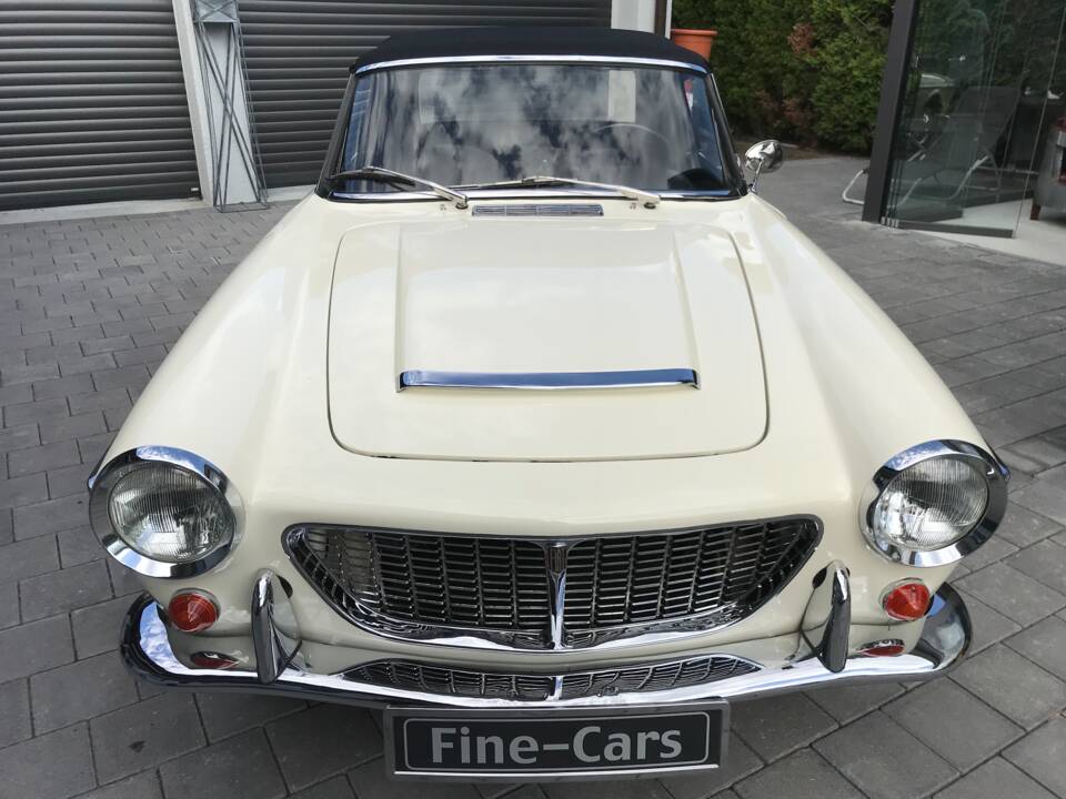 Image 2/33 of FIAT 1200 Convertible (1961)