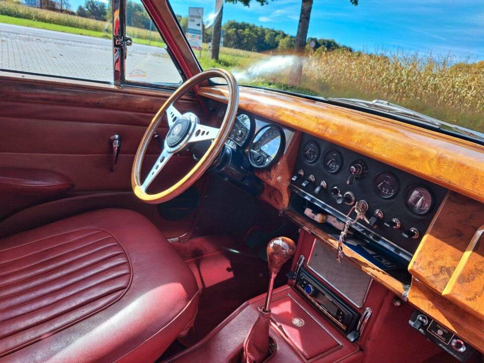 Bild 22/27 von Jaguar Mk II 2.4 (1967)