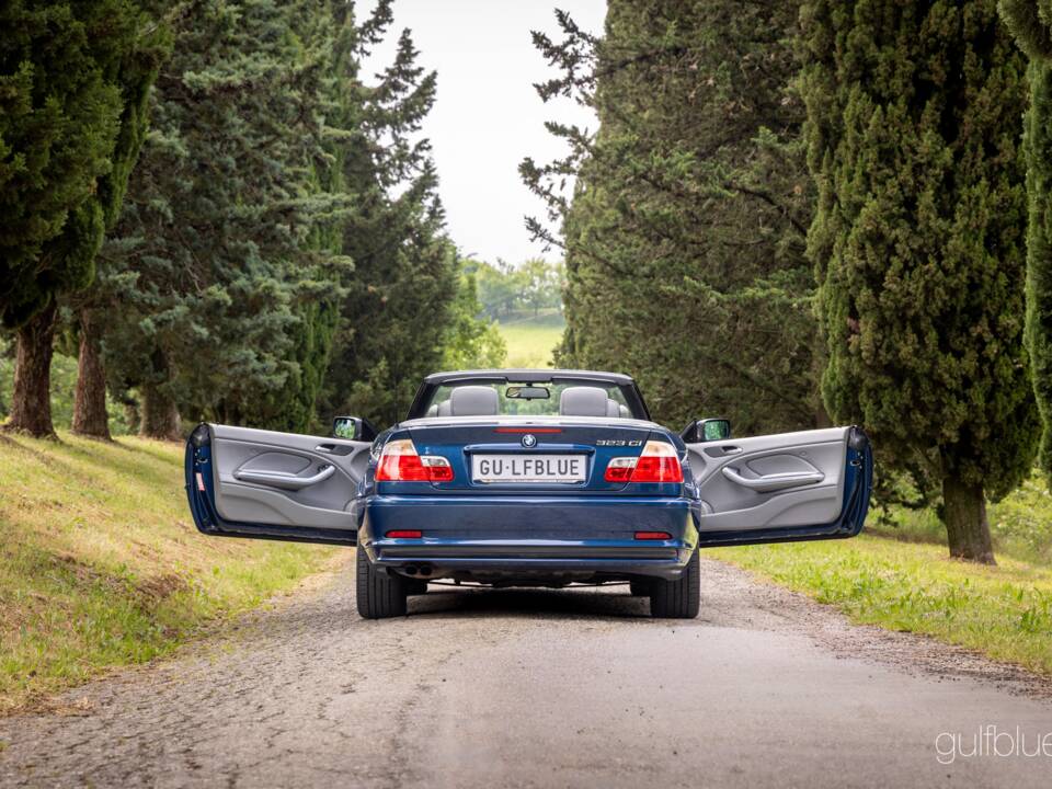 Image 16/56 of BMW 323Ci (2000)