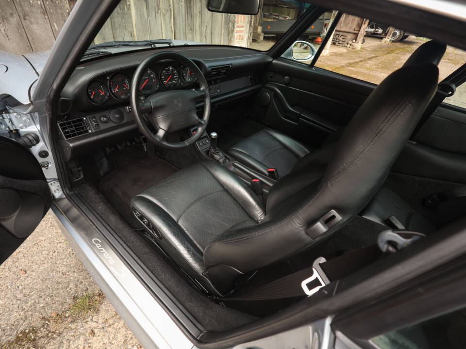 Image 9/90 de Porsche 911 Carrera 4S (1996)