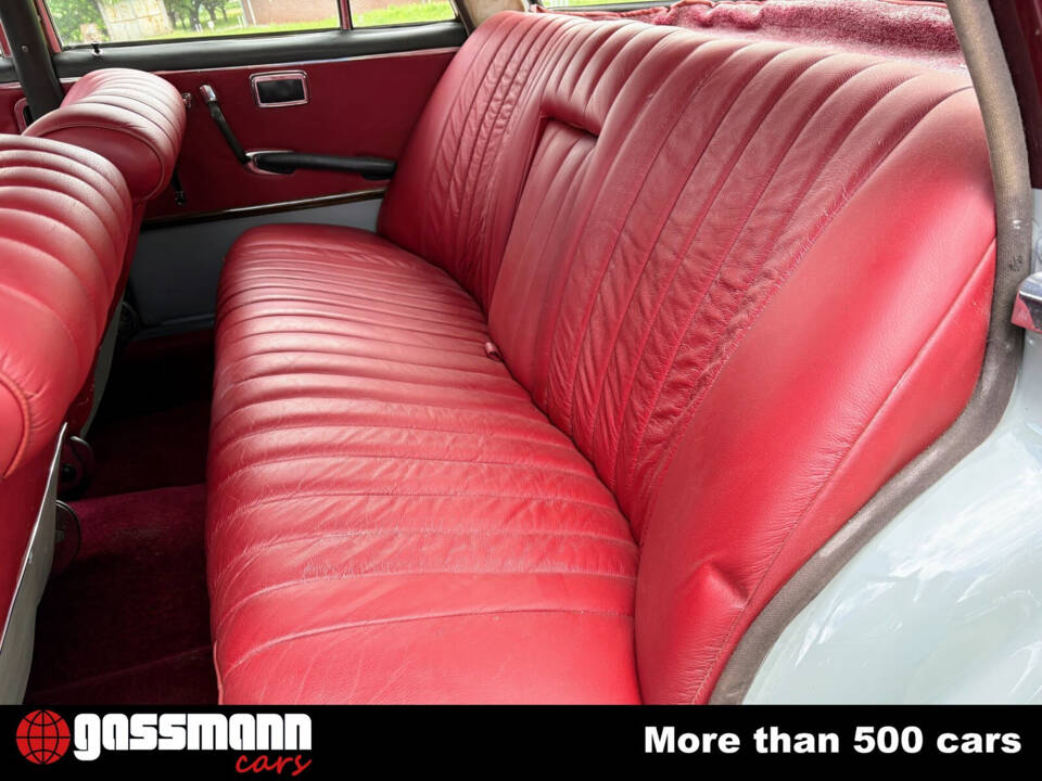 Image 15/15 of Mercedes-Benz 220 SE b (1961)
