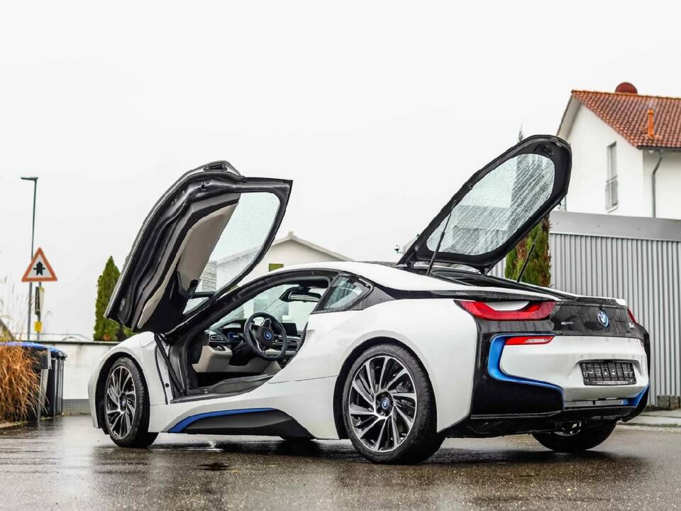 Image 10/12 of BMW i8 Coupé (2015)