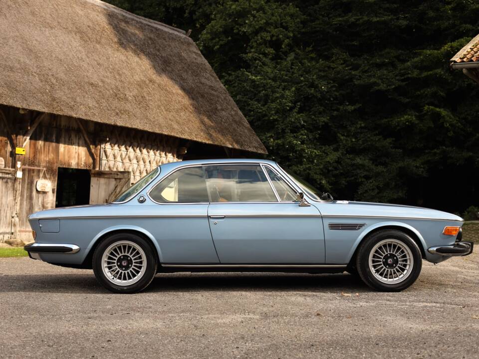 Image 8/73 of BMW 3.0 CSi (1973)