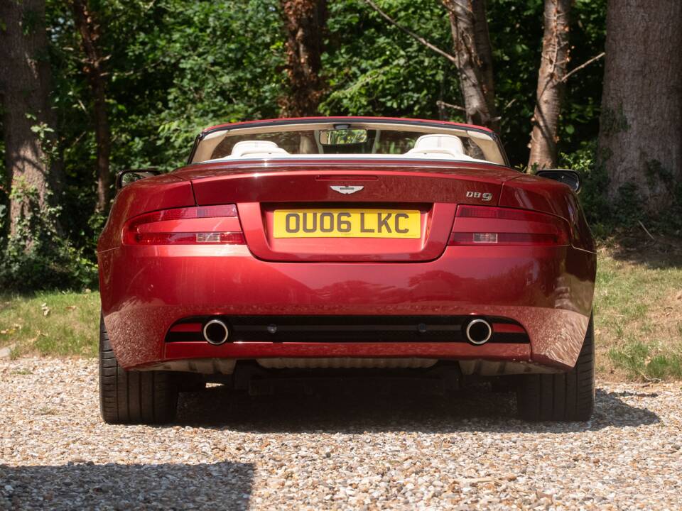 Image 15/50 of Aston Martin DB 9 Volante (2006)
