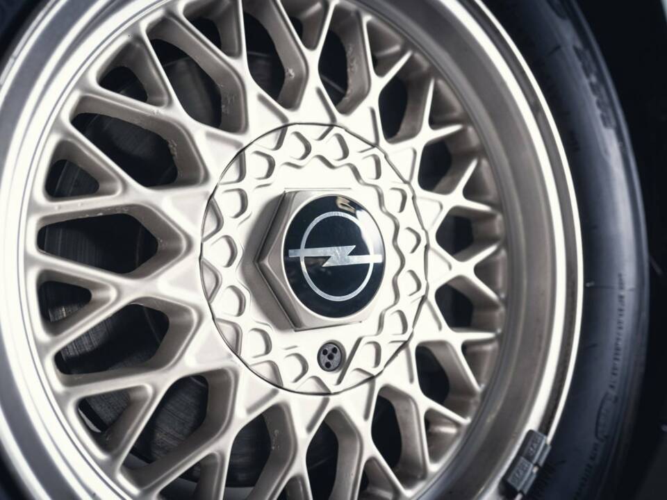 Bild 6/15 von Opel Senator 3,0i 24V (1992)