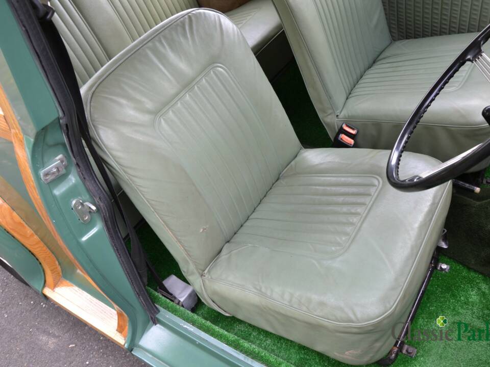 Image 19/50 of Morris Minor 1000 Traveller (1964)