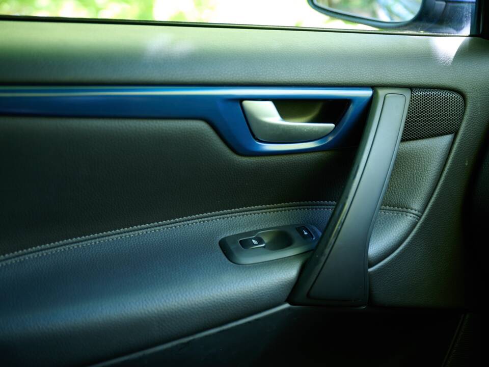 Image 48/50 of Volvo V 70 2.4 (2006)