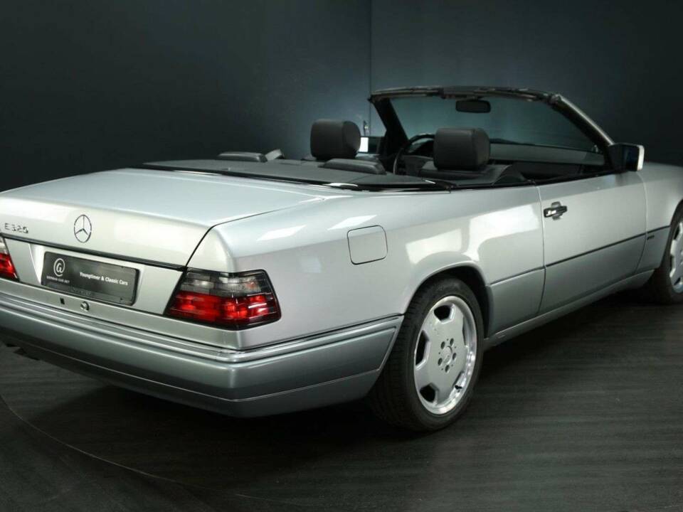 Immagine 2/30 di Mercedes-Benz E 320 &quot;Final Edition&quot; (1997)