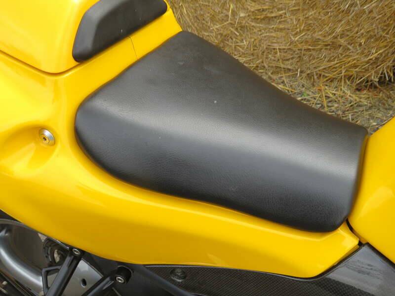 Image 15/40 of Triumph DUMMY (2006)