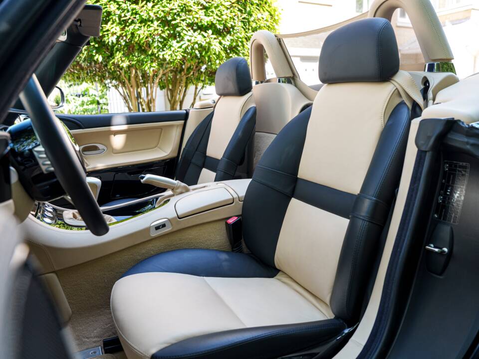 Image 25/30 of BMW Z8 (2003)